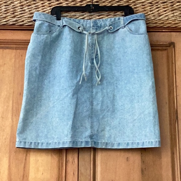 🦋Basic Editions Just So Fun & Awesome Size 18 Denim Skirt Wardrobe Must Have 🦋 - Picture 3 of 11